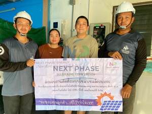 ทีมช่าง NEXT PHASE ส่งมอบงานติดตั้งระบบโซลาร์เซลล์ให้ลูกค้า