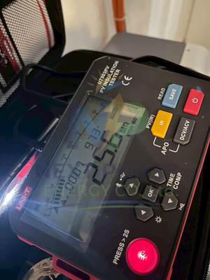 ค่าที่วัดได้จากเครื่อง UNI-T UT503PV Insulation Tester