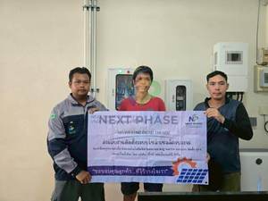 ทีมช่าง NEXT PHASE ส่งมอบงานติดตั้งระบบโซลาร์เซลล์ให้ลูกค้า