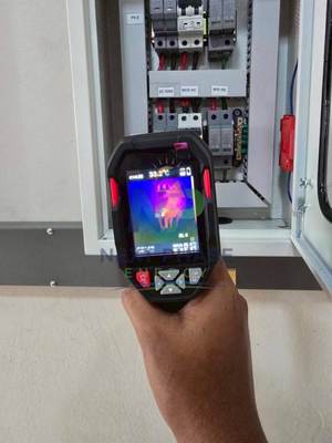 ตรวจสอบความร้อนด้วยกล้องอินฟราเรด Thermal Scan ตู้ DC Combiner